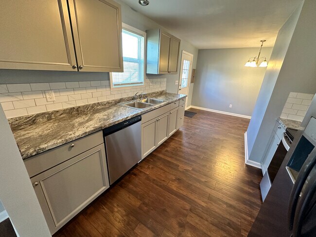 Photo - 1112 W Heerdink Ave