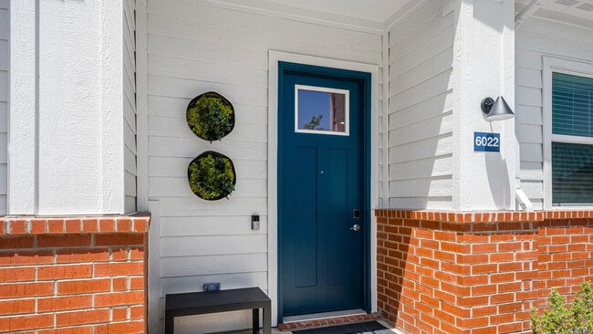 Photo - 220 W Melissa Rd