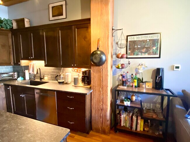 Photo - 1250 W Van Buren St Unit 208