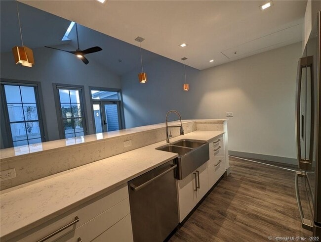 Photo - 33 Elm St Unit 3