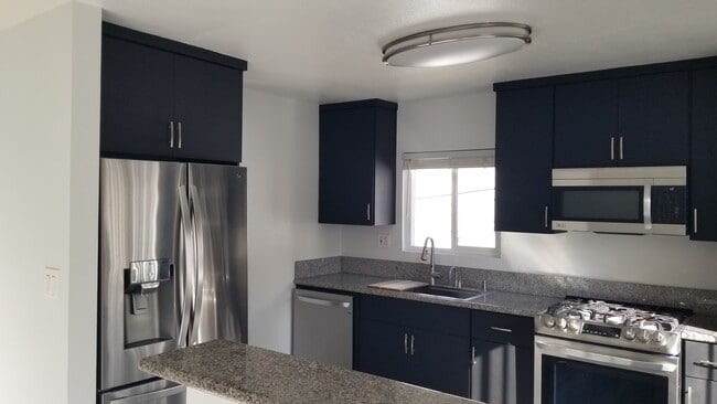 KITCHEN - 5667 Fountain Ave Unit #8