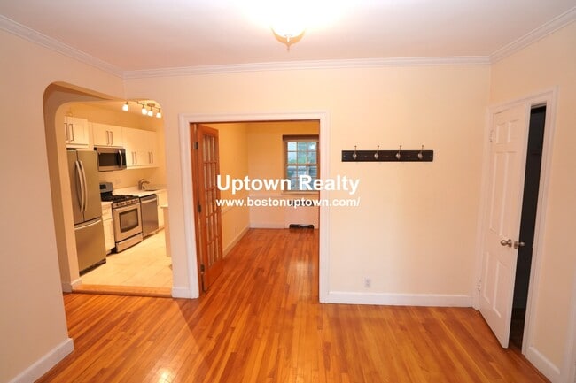 Photo - 1492 Beacon St