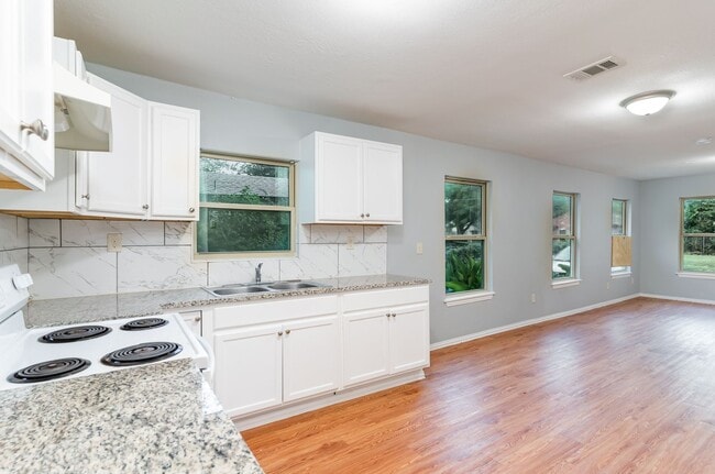 Building Photo - Beautiful affordable 4BD/2BA home!