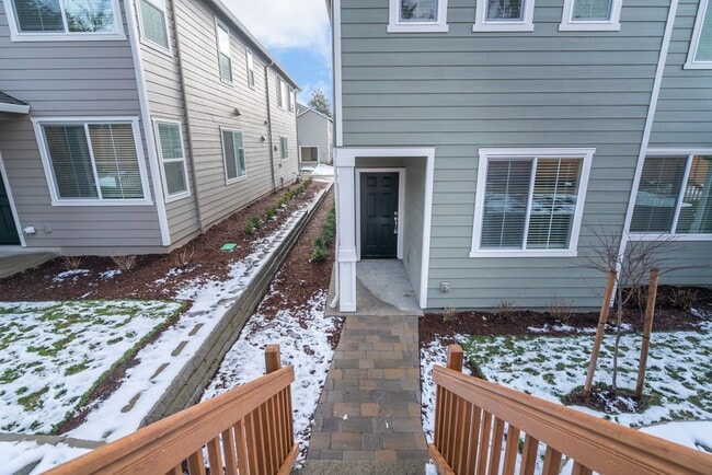 Photo - Super clean & spacious 4-bdrm/3-bath townh...