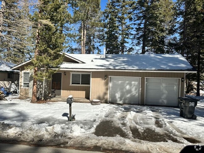 Building Photo - Pet friendly 3Bd 2Ba home close Tahoe Vall...