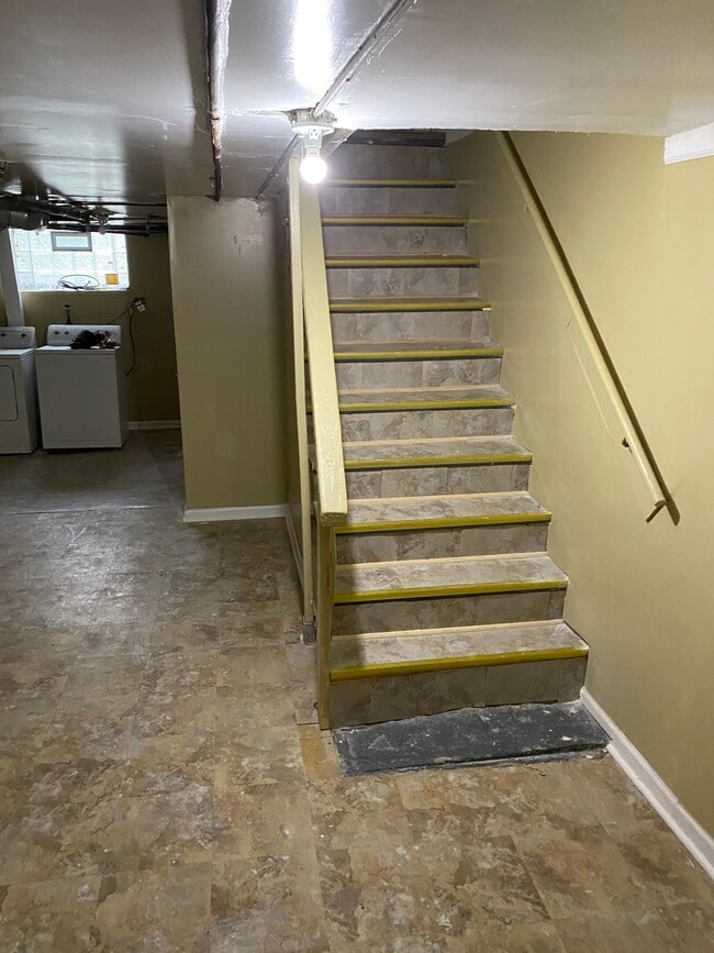 Masement - 5643 S Green St