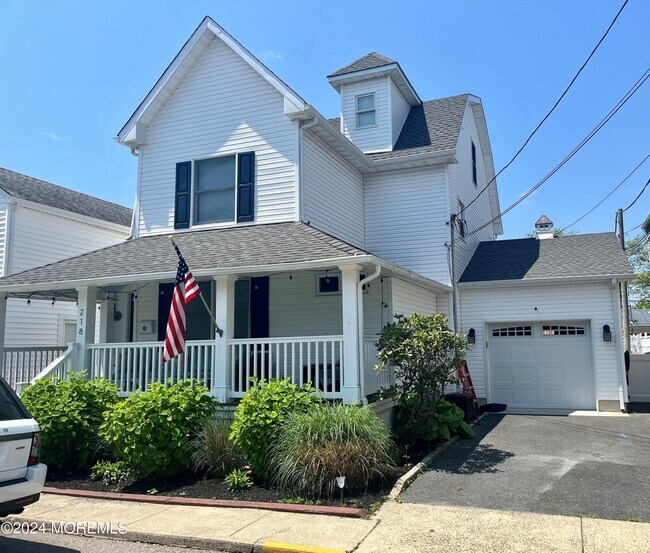 Photo - 218 Marine Pl