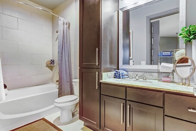 Photo - Skyline Views + Exclusive Resident Perks! Unidad GUK