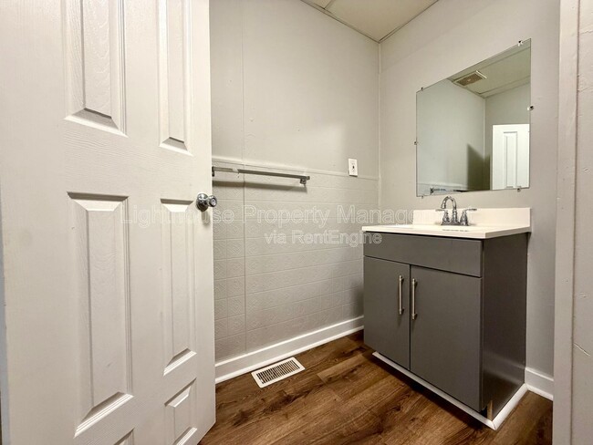 Photo - 1011 Quarry Ave NW