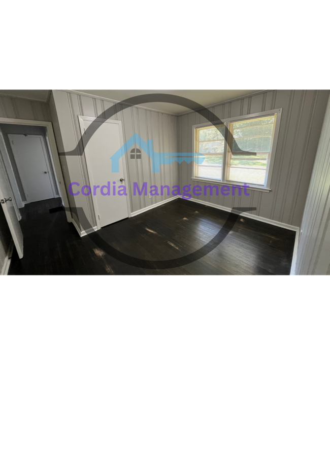 Photo - Charming 3 Bedroom Near Downtown.