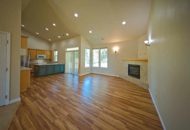 Photo - 716 N Vercler Rd