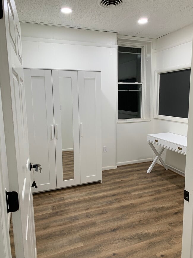 Photo - 19 W Washington St Apt 3