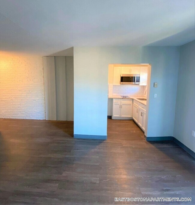 Photo - 298 Meridian St Unit 2