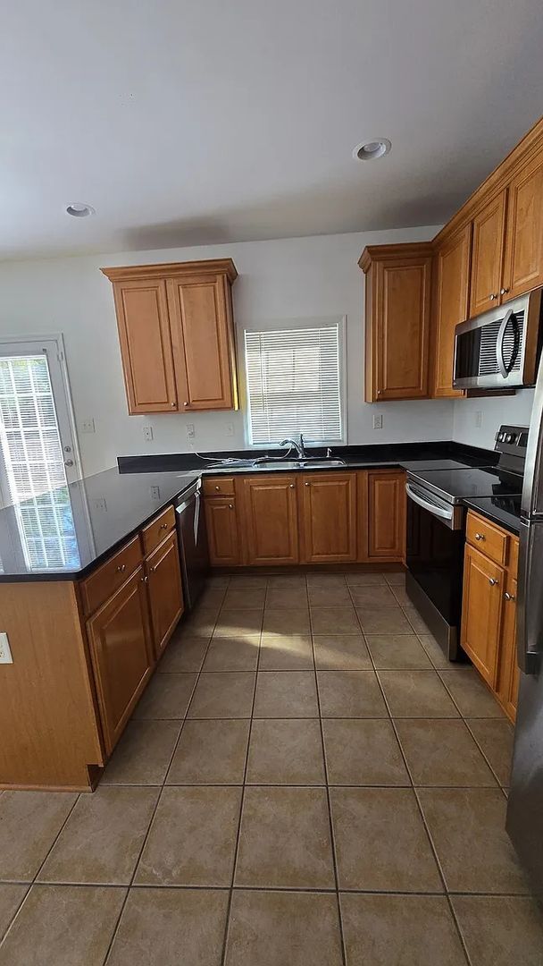 Photo - 5591 Scotsview Dr
