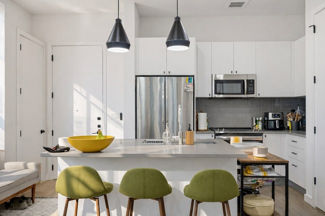 Photo - 800 Embassy Dr