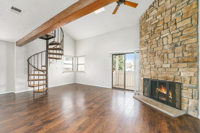 Charming 2 Bed, 2 Bath Condo with Loft in ... - Charming 2 Bed, 2 Bath Condo with Loft in ... Unidad 201