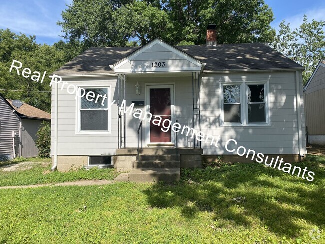 Building Photo - Quaint 3  Bedroom Bungalow Rental