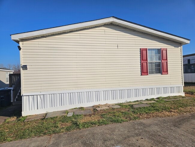 Building Photo - 45 Lynnwood Cir