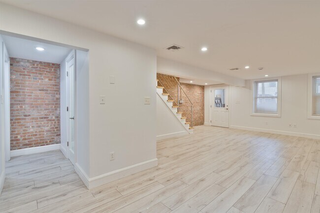 Photo - 47 Poplar St Unit 1