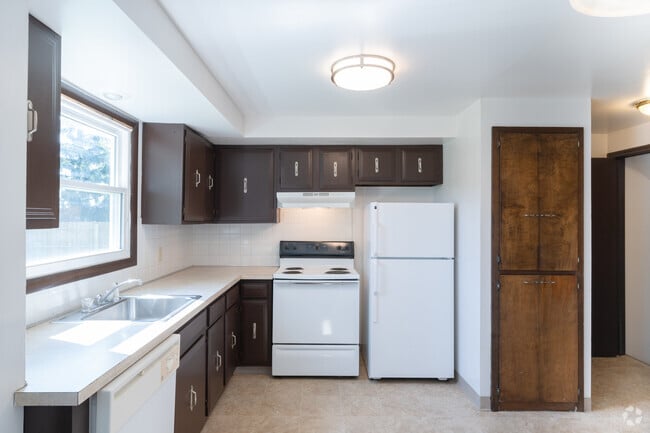 3BR, 1BA - 1144SF - Kitchen