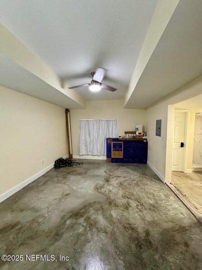 Photo - 1631 Thacker Ave Unidad B