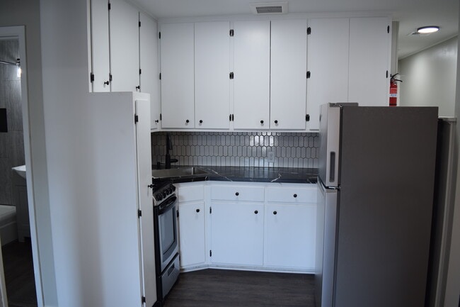 Photo - 113 N Cedar Ave Unit Apt 3