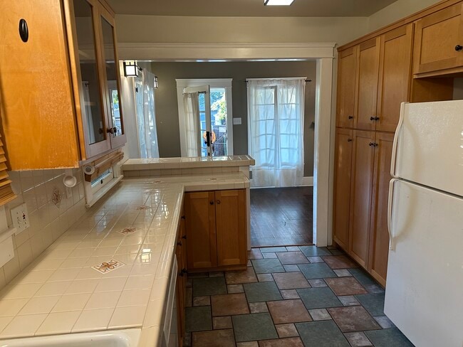 Photo - 325 E Colorado Blvd