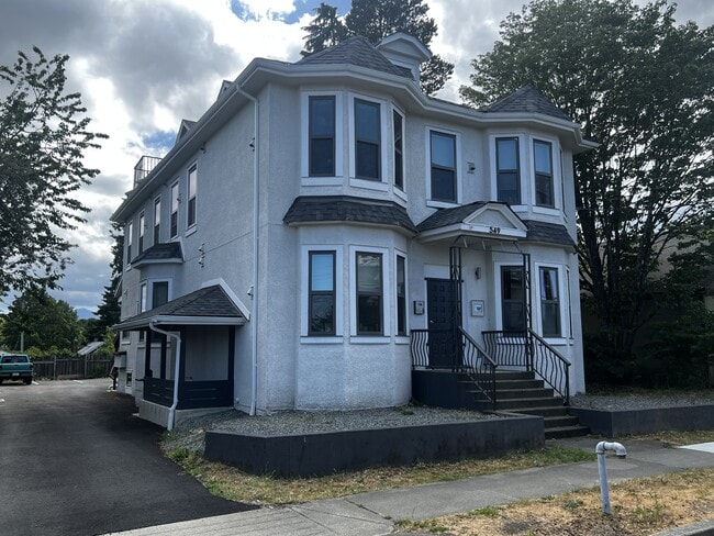 549 Prideaux St Unit 4