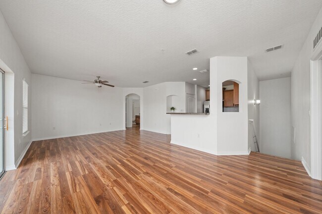 Photo - Elegant 2 bedrooms/2 bath condo located in St. Cloud with 1-Car garage