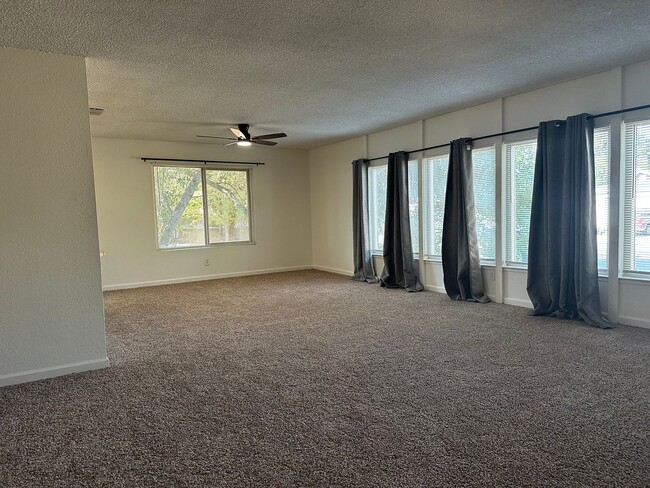 Photo - 1441 Pleasant St