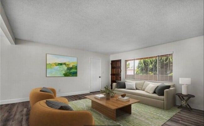 Photo - 665 W 21st St Unidad 3