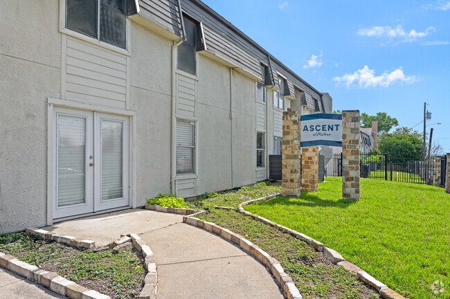 Leasing Office - Ascent at Midtown