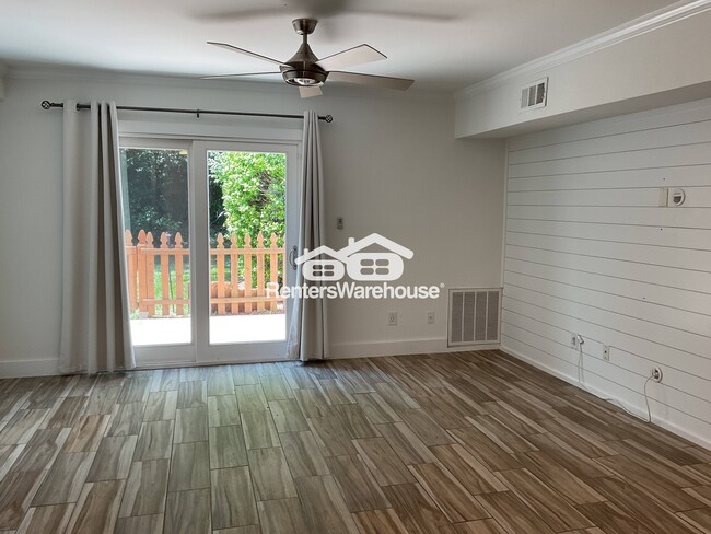 Photo - 951 Hollywood St Unidad Apt D
