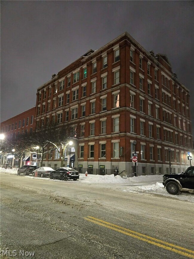 Building Photo - 408 W St Clair Ave Unit 309