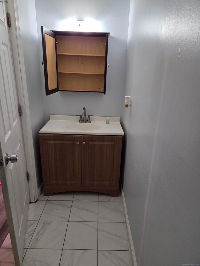 Photo - 133 Hillside Ave Apartment Unit RB