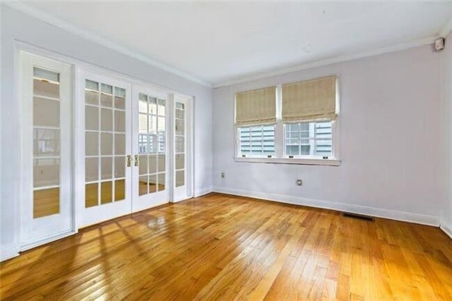 Photo - 4 Bedroom house in University Area !