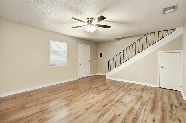 Photo - 1704 E M. Franklin Ave