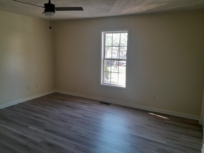 Upper level bedroom #1 - 136 Cedar Ave