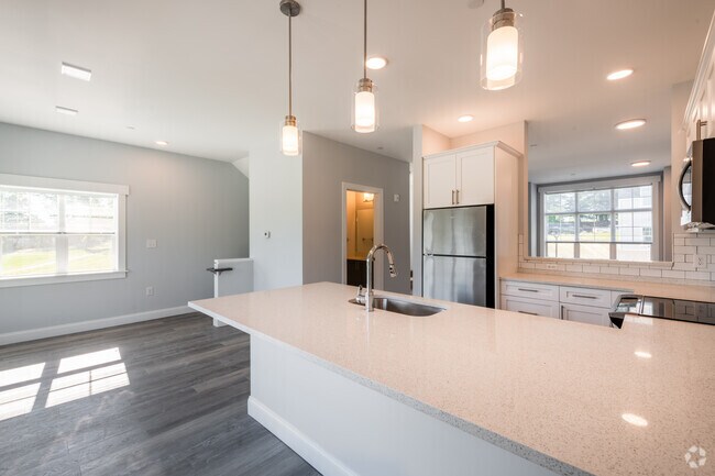 2BR, 2BA - 1,800SF