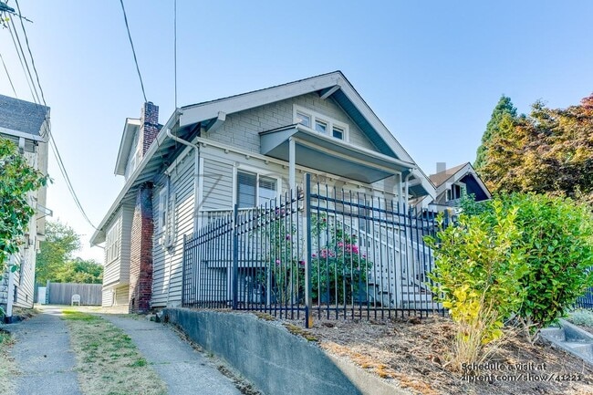 Photo - 4321 5th Ave NE