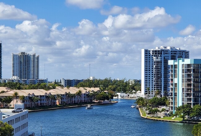 Intracoastal View - 3725 S Ocean Dr Condo Unit 727