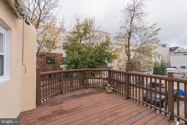 Photo - 515 W Girard Ave