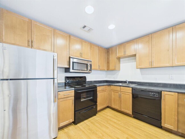 Photo - 711 W 32nd St Unidad 139