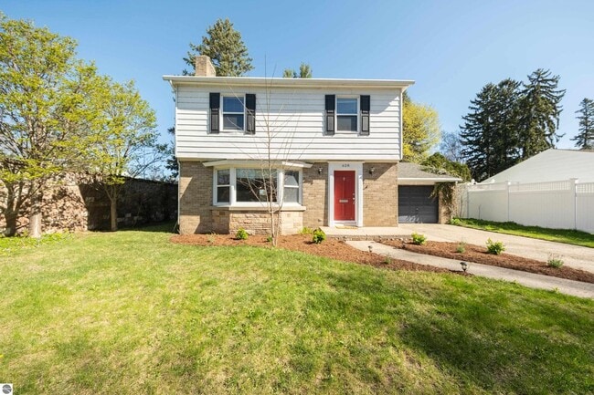 Building Photo - Charming In-Town Rental – Close to Downtow...