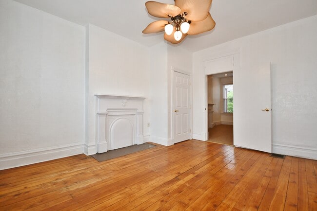 Building Photo - 121 S 16th St Unit 2 Rental