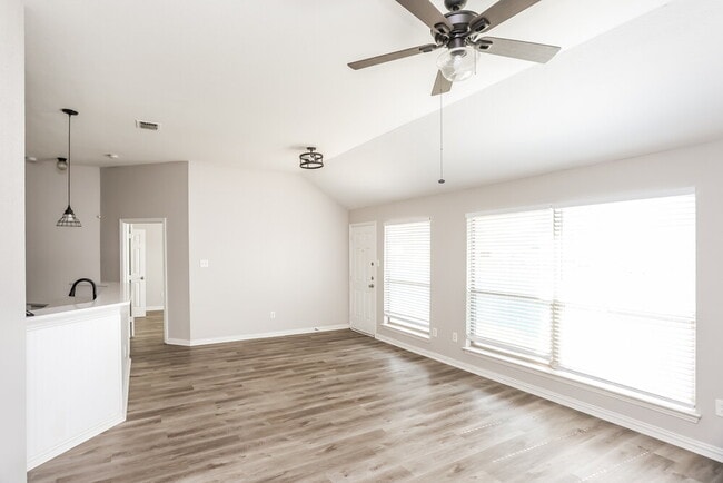 Photo - 205 S Chestnut St