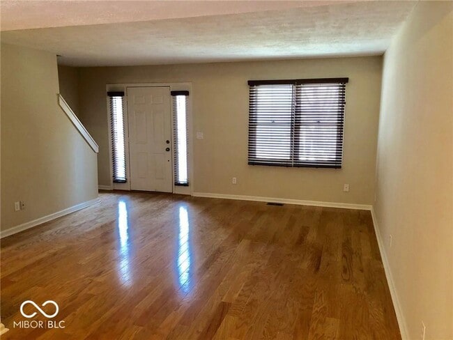 Photo - 496 E 10th St