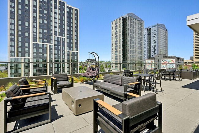Designed for the way you live. Whether you're studying, meeting with friends, or taking a break between classes, our two-story resident lounge has the space to do it all.