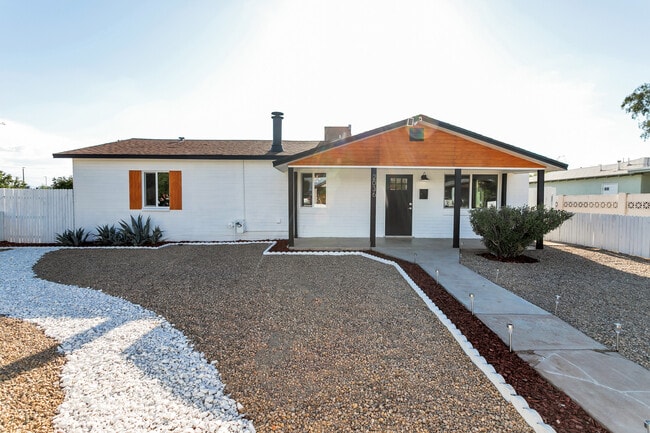 Building Photo - 2036 N 17th Pl Rental