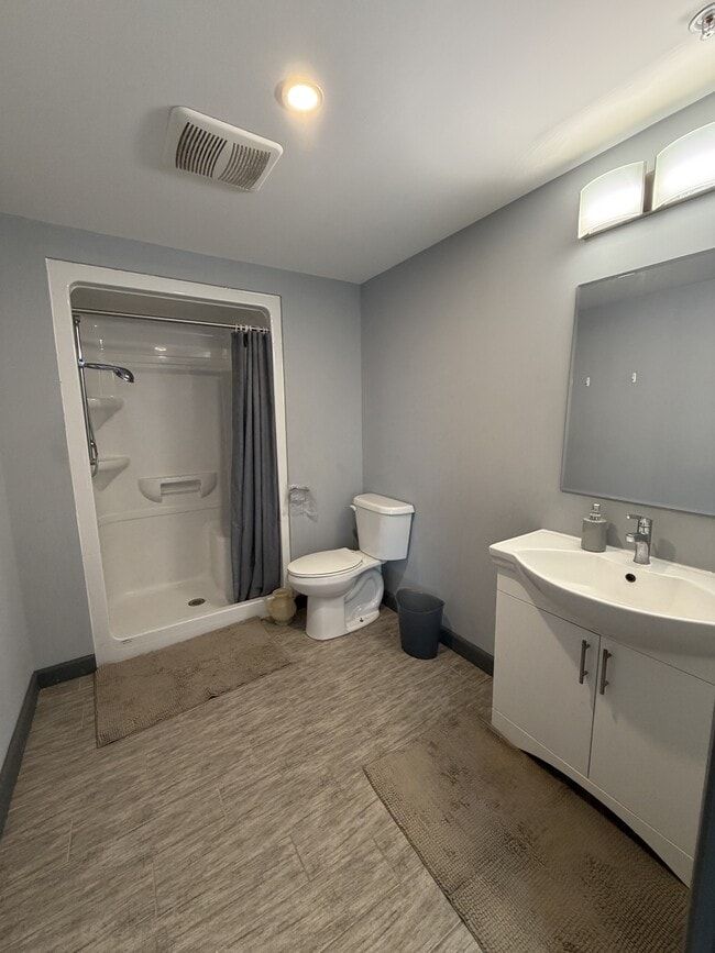 Photo - 258B Sunview St